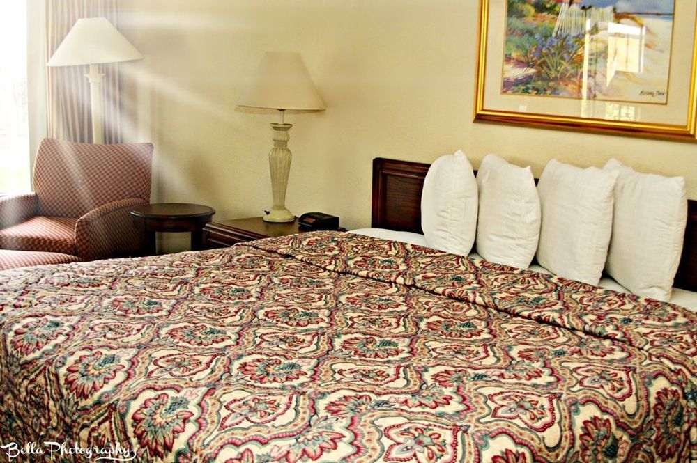 Rodeway Inn أورانج بارك الغرفة الصورة