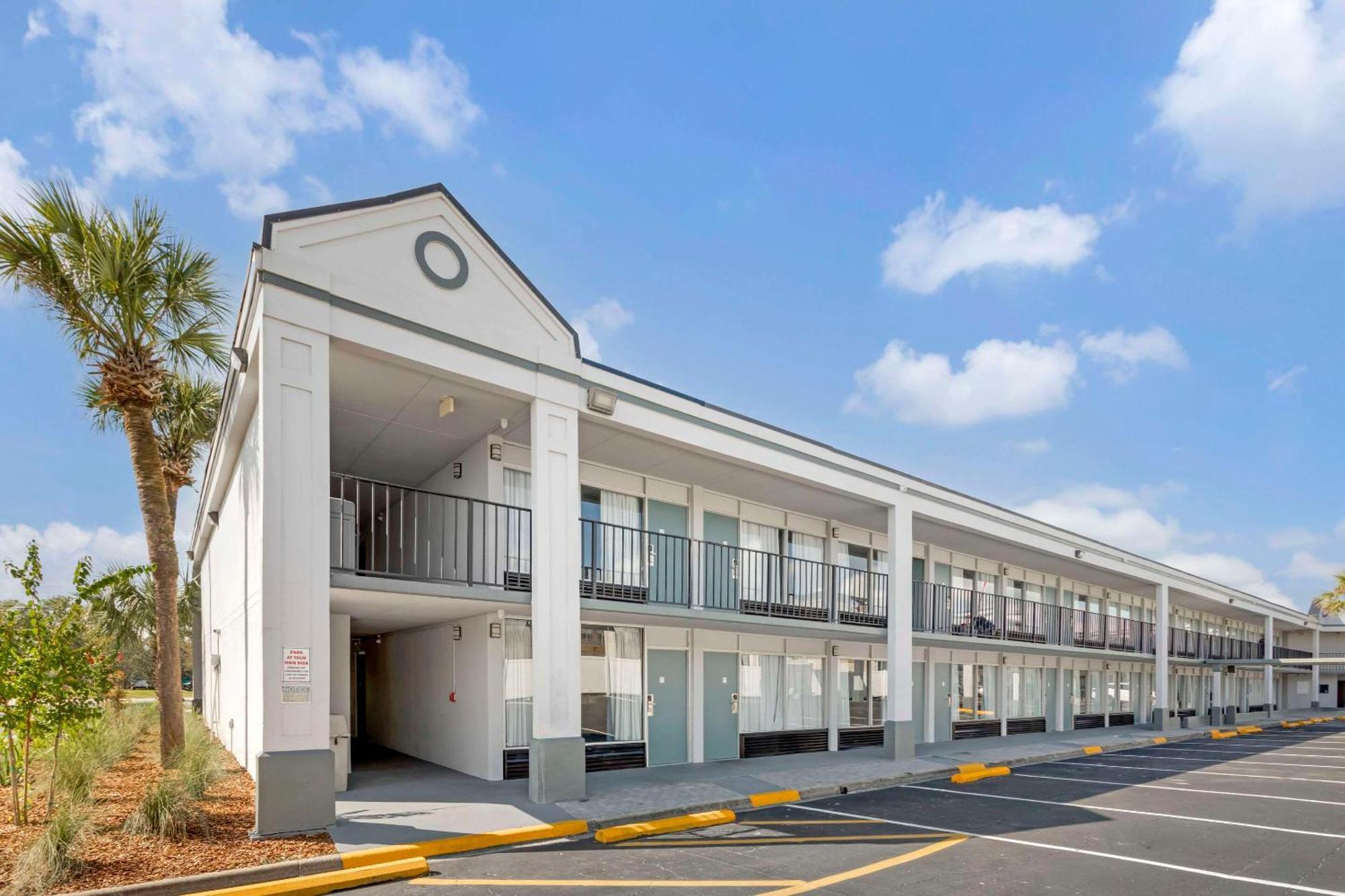 Rodeway Inn أورانج بارك المظهر الخارجي الصورة